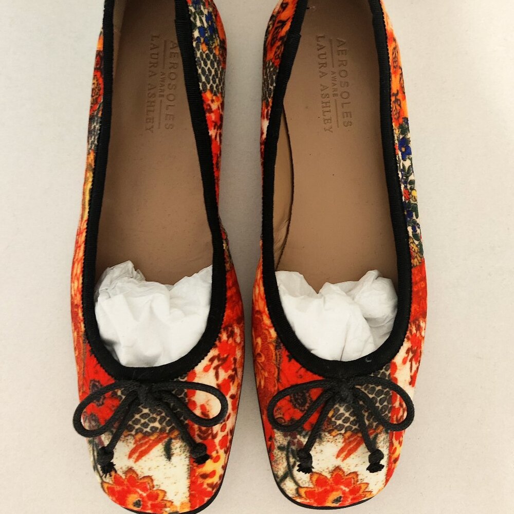 AEROSOLES Women’s Flowery Velvet Padded Comfort Size 8 - Picture 4 of 6